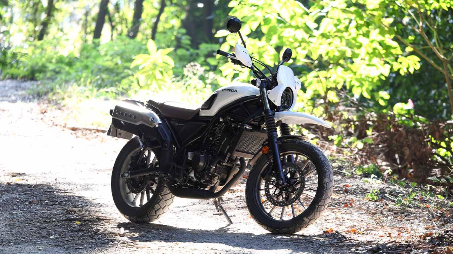 Honda CL250 Motosiklet Özellikleri : Honda CL250 24.2hp Güç, 23.1nm. Tork, 140km/h Top Speed, 250cc Motor Hacmi,  Fiyat : 242000TL Fiyat, , 172kg Ağırlık, Ön Arka Disk ABS Fren, Ön - Arka(110/80R19M/C 59H / 150/70R17M/C 69H)