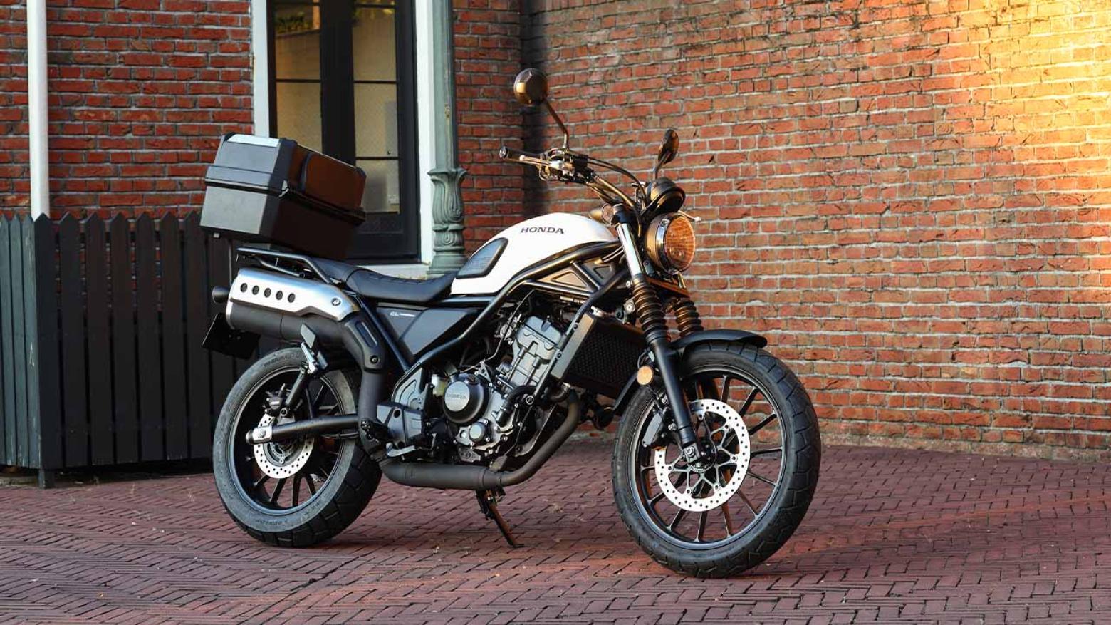 Honda CL250 Motosiklet Özellikleri : Honda CL250 24.2hp Güç, 23.1nm. Tork, 140km/h Top Speed, 250cc Motor Hacmi,  Fiyat : 242000TL Fiyat, , 172kg Ağırlık, Ön Arka Disk ABS Fren, Ön - Arka(110/80R19M/C 59H / 150/70R17M/C 69H)