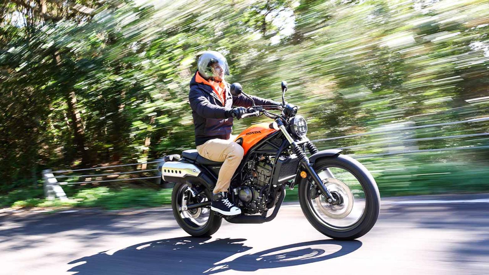 Honda CL250 Motosiklet Özellikleri : Honda CL250 24.2hp Güç, 23.1nm. Tork, 140km/h Top Speed, 250cc Motor Hacmi,  Fiyat : 242000TL Fiyat, , 172kg Ağırlık, Ön Arka Disk ABS Fren, Ön - Arka(110/80R19M/C 59H / 150/70R17M/C 69H)