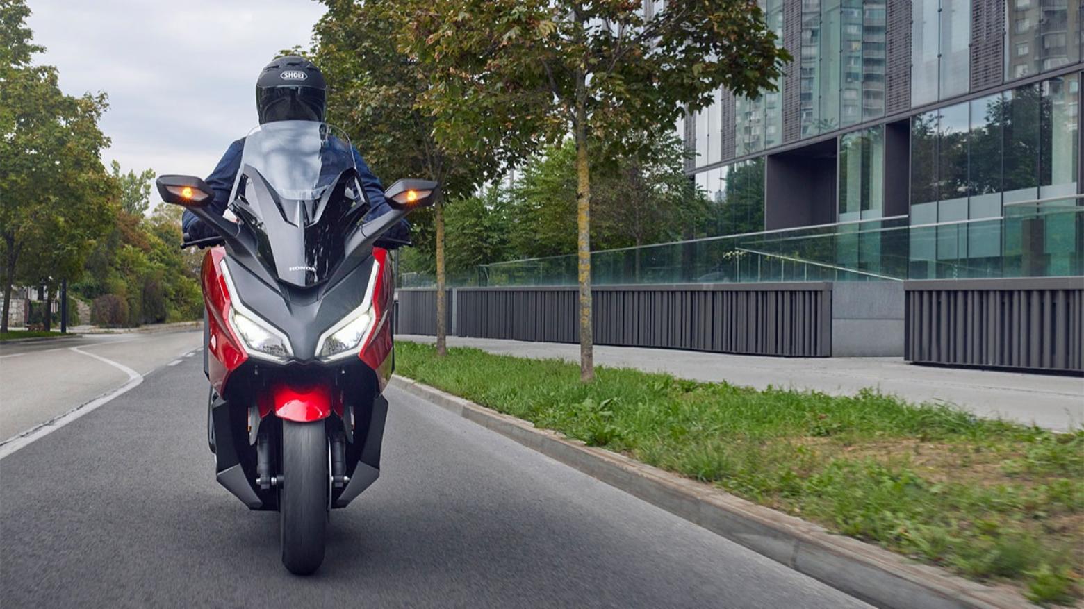 Honda Forza 250 Motosiklet Özellikleri : Honda Forza 250 23hp Güç, 23.4nm. Tork, 150km/h Top Speed, 250cc Motor Hacmi,  Fiyat : 243250TL Fiyat, , 184kg Ağırlık, Ön Arka Disk Abs Fren, Ön - Arka(120/70 R15 / 140/70 R14)