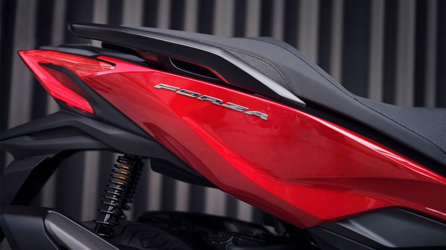 Honda Forza 250 Motosiklet Özellikleri : Honda Forza 250 23hp Güç, 23.4nm. Tork, 150km/h Top Speed, 250cc Motor Hacmi,  Fiyat : 243250TL Fiyat, , 184kg Ağırlık, Ön Arka Disk Abs Fren, Ön - Arka(120/70 R15 / 140/70 R14)