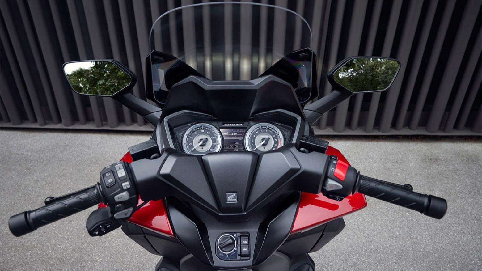Honda Forza 250 Motosiklet Özellikleri : Honda Forza 250 23hp Güç, 23.4nm. Tork, 150km/h Top Speed, 250cc Motor Hacmi,  Fiyat : 243250TL Fiyat, , 184kg Ağırlık, Ön Arka Disk Abs Fren, Ön - Arka(120/70 R15 / 140/70 R14)