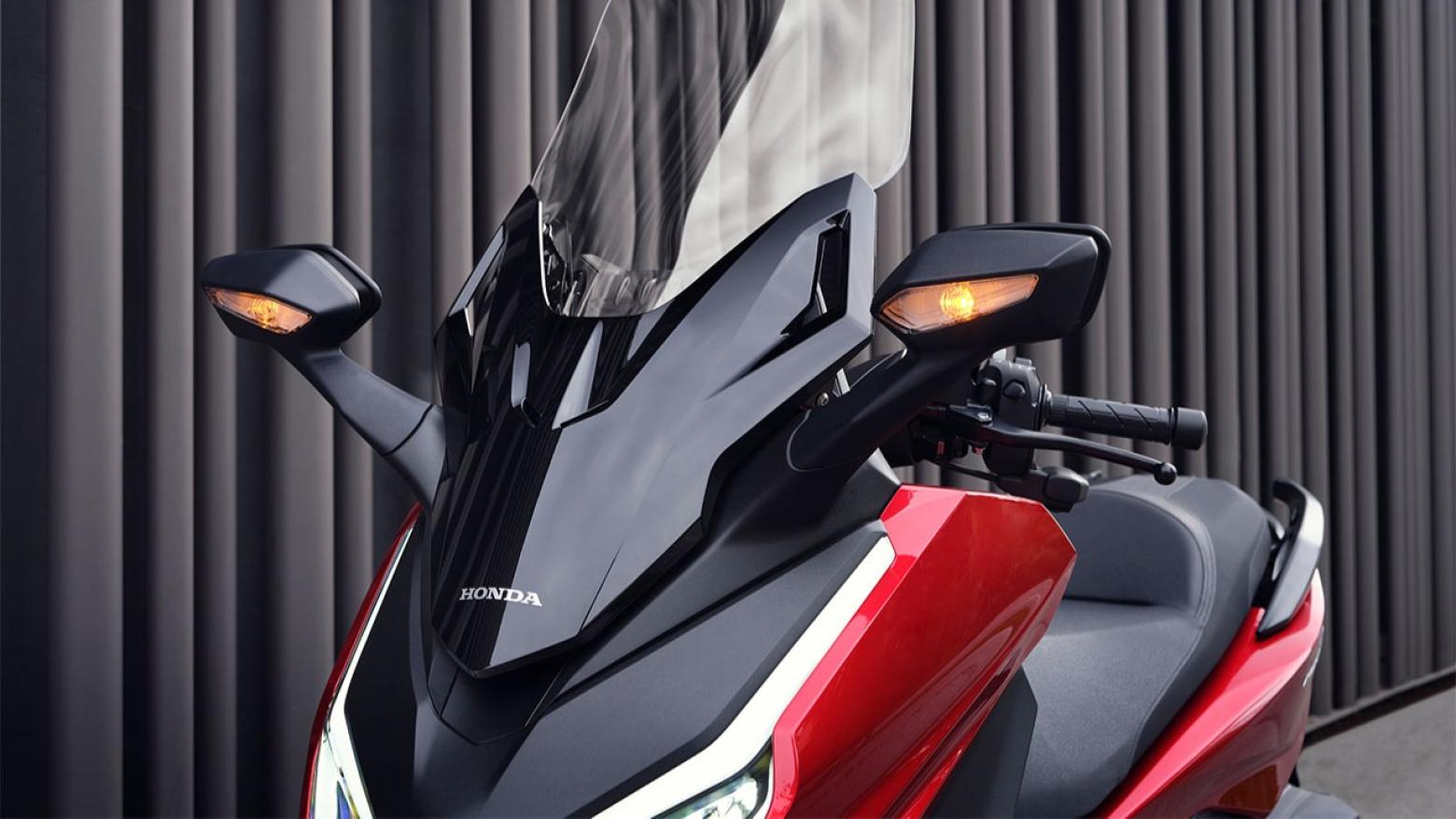 Honda Forza 250 Motosiklet Özellikleri : Honda Forza 250 23hp Güç, 23.4nm. Tork, 150km/h Top Speed, 250cc Motor Hacmi,  Fiyat : 243250TL Fiyat, , 184kg Ağırlık, Ön Arka Disk Abs Fren, Ön - Arka(120/70 R15 / 140/70 R14)