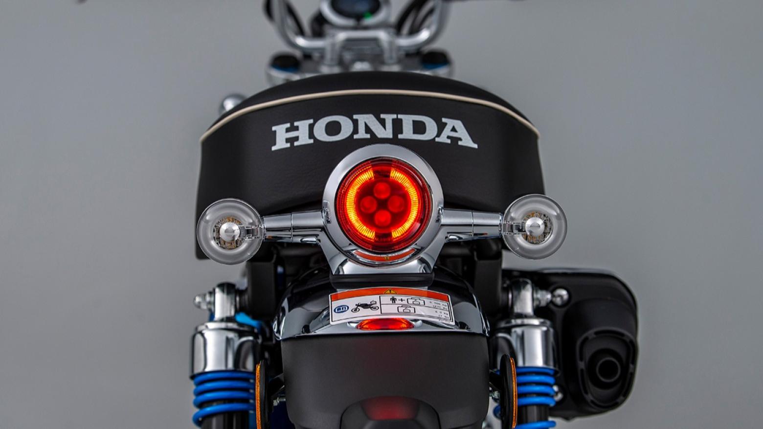 Honda Monkey 125 Motosiklet Özellikleri : Honda Monkey 125 9.3hp Güç, 11nm. Tork, 96km/h Top Speed, 125cc Motor Hacmi,  Fiyat : 189000TL Fiyat, , 104kg Ağırlık, Ön Arka Disk Abs Fren, Ön - Arka(120/80 R12 / 130/80 R12)