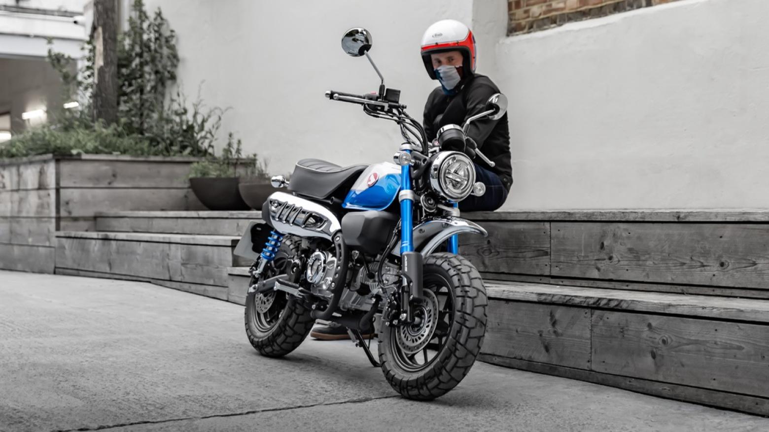Honda Monkey 125 Motosiklet Özellikleri : Honda Monkey 125 9.3hp Güç, 11nm. Tork, 96km/h Top Speed, 125cc Motor Hacmi,  Fiyat : 189000TL Fiyat, , 104kg Ağırlık, Ön Arka Disk Abs Fren, Ön - Arka(120/80 R12 / 130/80 R12)