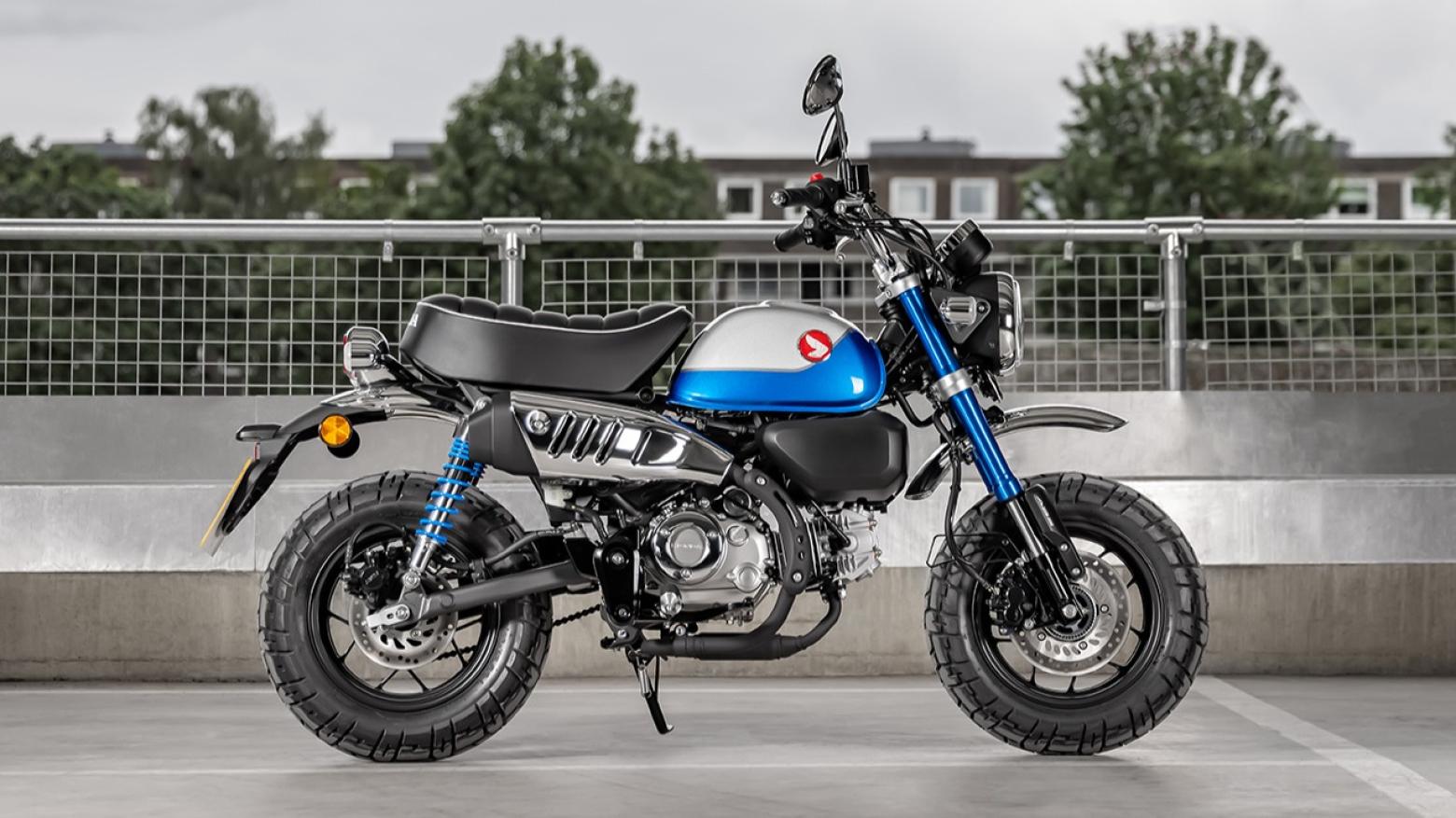 Honda Monkey 125 Motosiklet Özellikleri : Honda Monkey 125 9.3hp Güç, 11nm. Tork, 96km/h Top Speed, 125cc Motor Hacmi,  Fiyat : 189000TL Fiyat, , 104kg Ağırlık, Ön Arka Disk Abs Fren, Ön - Arka(120/80 R12 / 130/80 R12)