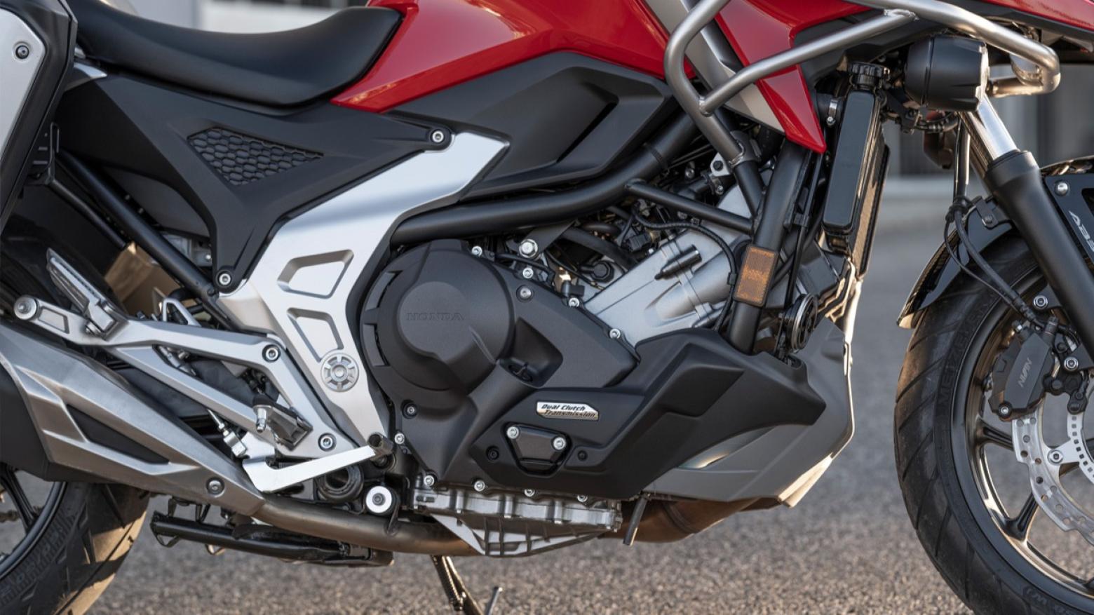 Honda NC750X Motosiklet Özellikleri : Honda NC750X 58.5hp Güç, 69nm. Tork, 200km/h Top Speed, 750cc Motor Hacmi,  Fiyat : 491750TL Fiyat, , 214kg Ağırlık, Ön / Arka (320 mm 2 piston kaliperli tek dalgalı hidrolik disk / 240 mm tek piston kaliperli tek dalgalı hidrolik disk) 2 Kanallı ABS Fren, Ön - Arka(120/70 R17 / 160/60 R17)