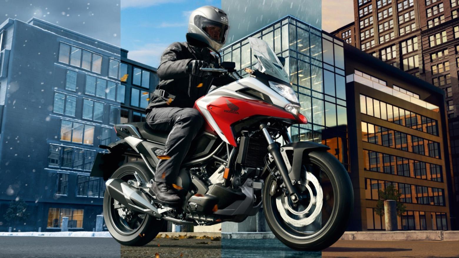 Honda NC750X Motosiklet Özellikleri : Honda NC750X 58.5hp Güç, 69nm. Tork, 200km/h Top Speed, 750cc Motor Hacmi,  Fiyat : 491750TL Fiyat, , 214kg Ağırlık, Ön / Arka (320 mm 2 piston kaliperli tek dalgalı hidrolik disk / 240 mm tek piston kaliperli tek dalgalı hidrolik disk) 2 Kanallı ABS Fren, Ön - Arka(120/70 R17 / 160/60 R17)
