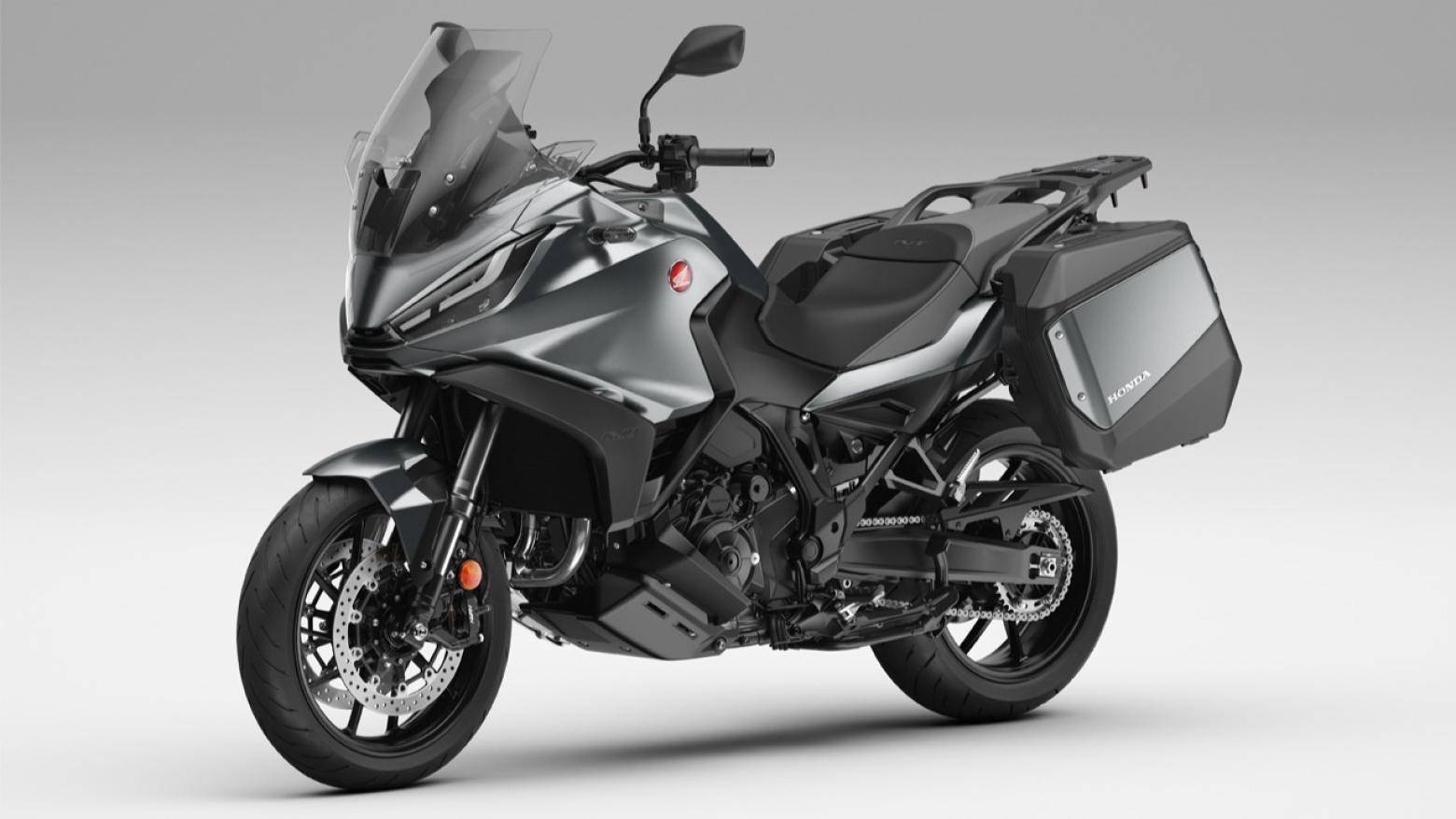 Honda NT1100 Motosiklet Özellikleri : Honda NT1100 102hp Güç, 104nm. Tork, 215km/h Top Speed, 1000cc Üstü,  Fiyat : 717500TL Fiyat, , 238kg Ağırlık, Ön / Arka (310 mm çapında radyal monte edilen 4 piston kaliperli çift disk / 256 mm çapında tek piston kaliperli tek disk) 2 Kanallı ABS Fren, Ön - Arka(120/70/ R17 / 180/55/ R17)