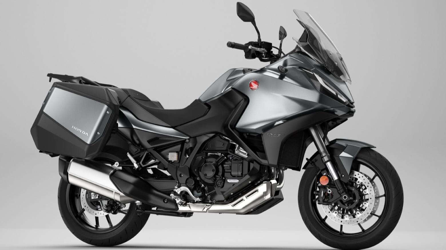 Honda NT1100 Motosiklet Özellikleri : Honda NT1100 102hp Güç, 104nm. Tork, 215km/h Top Speed, 1000cc Üstü,  Fiyat : 717500TL Fiyat, , 238kg Ağırlık, Ön / Arka (310 mm çapında radyal monte edilen 4 piston kaliperli çift disk / 256 mm çapında tek piston kaliperli tek disk) 2 Kanallı ABS Fren, Ön - Arka(120/70/ R17 / 180/55/ R17)