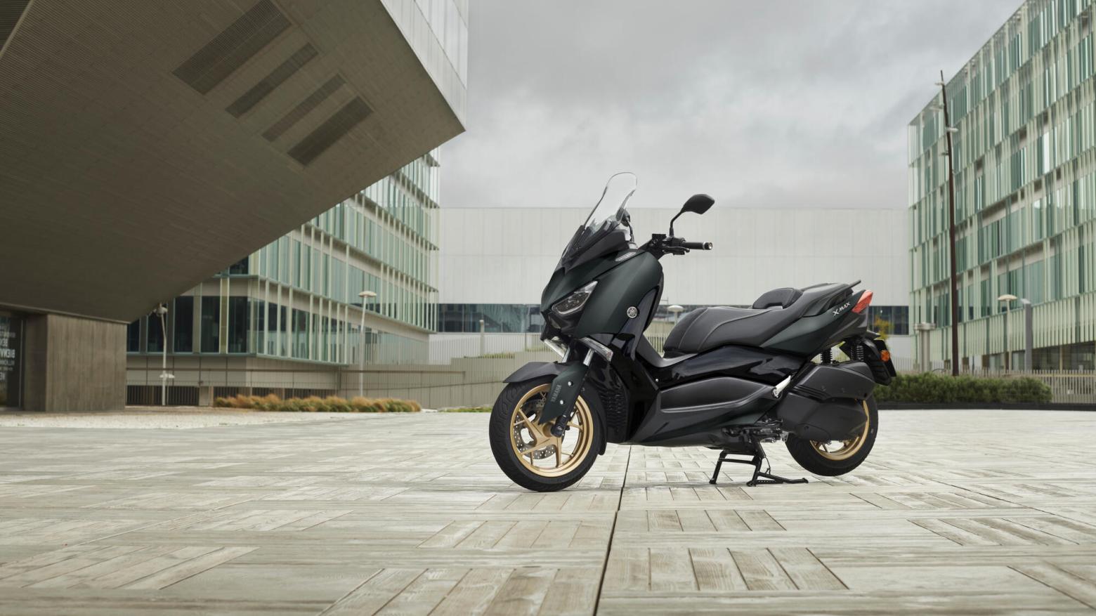 Yamaha 2022 XMAX 250 Tech MAX Motosiklet Özellikleri : Yamaha 2022 XMAX 250 Tech MAX 22.5hp Güç, 24.3nm. Tork, 158km/h Top Speed, 250cc Motor Hacmi,  Fiyat : 236600TL Fiyat, , 180kg Ağırlık, Hidrolik tek disk, Ø267 mm, Hidrolik tek disk, Ø245 mm (ABS) Fren, 120/70-15M/C 56S, 140/70-14M/C 68S