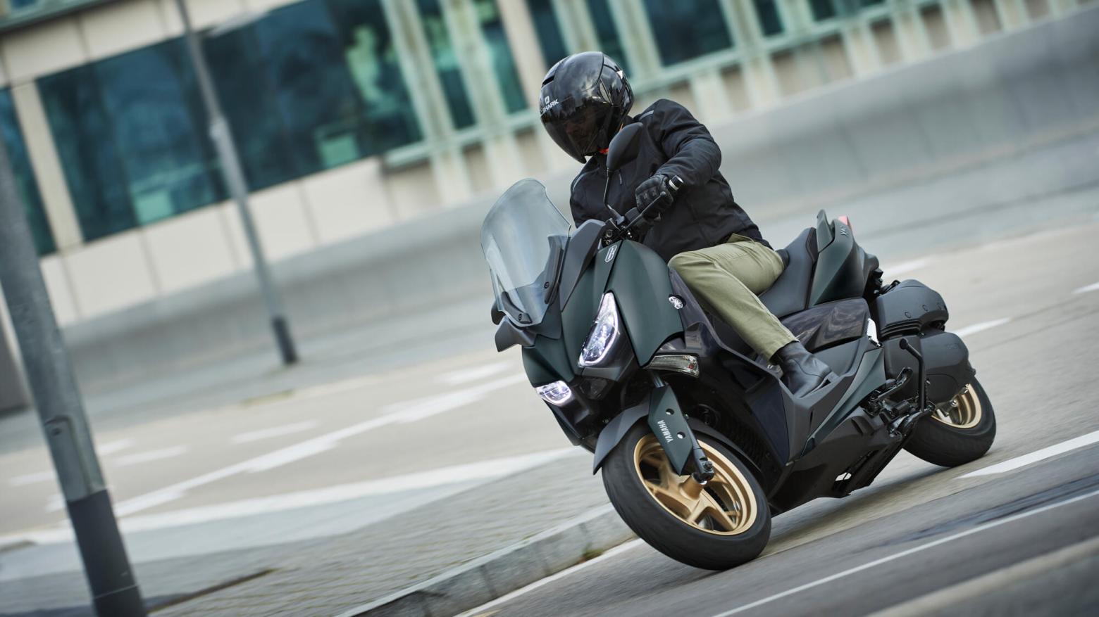 Yamaha 2022 XMAX 250 Tech MAX Motosiklet Özellikleri : Yamaha 2022 XMAX 250 Tech MAX 22.5hp Güç, 24.3nm. Tork, 158km/h Top Speed, 250cc Motor Hacmi,  Fiyat : 236600TL Fiyat, , 180kg Ağırlık, Hidrolik tek disk, Ø267 mm, Hidrolik tek disk, Ø245 mm (ABS) Fren, 120/70-15M/C 56S, 140/70-14M/C 68S