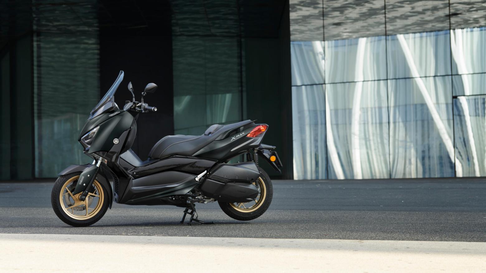 Yamaha 2022 XMAX 250 Tech MAX Motosiklet Özellikleri : Yamaha 2022 XMAX 250 Tech MAX 22.5hp Güç, 24.3nm. Tork, 158km/h Top Speed, 250cc Motor Hacmi,  Fiyat : 236600TL Fiyat, , 180kg Ağırlık, Hidrolik tek disk, Ø267 mm, Hidrolik tek disk, Ø245 mm (ABS) Fren, 120/70-15M/C 56S, 140/70-14M/C 68S