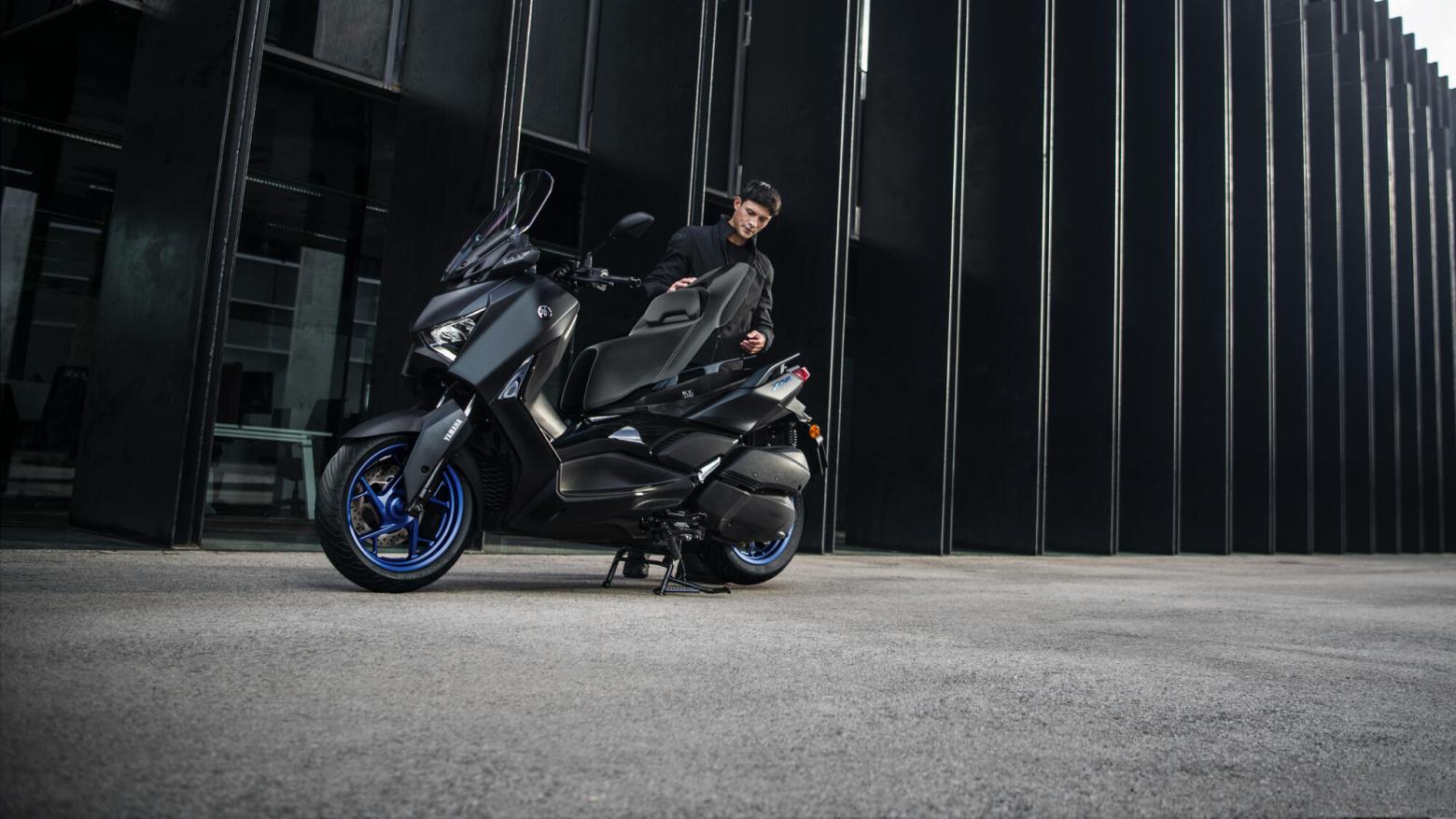Yamaha  XMAX 250 Motosiklet Özellikleri : Yamaha  XMAX 250 22.5hp Güç, 24.3nm. Tork, 158km/h Top Speed, 250cc Motor Hacmi,  Fiyat : 252500TL Fiyat, , 183kg Ağırlık, Hidrolik tek disk, Ø267 mm (ABS), Hidrolik tek disk, Ø245 mm (ABS) Fren, 120/70-15, 140/70-14
