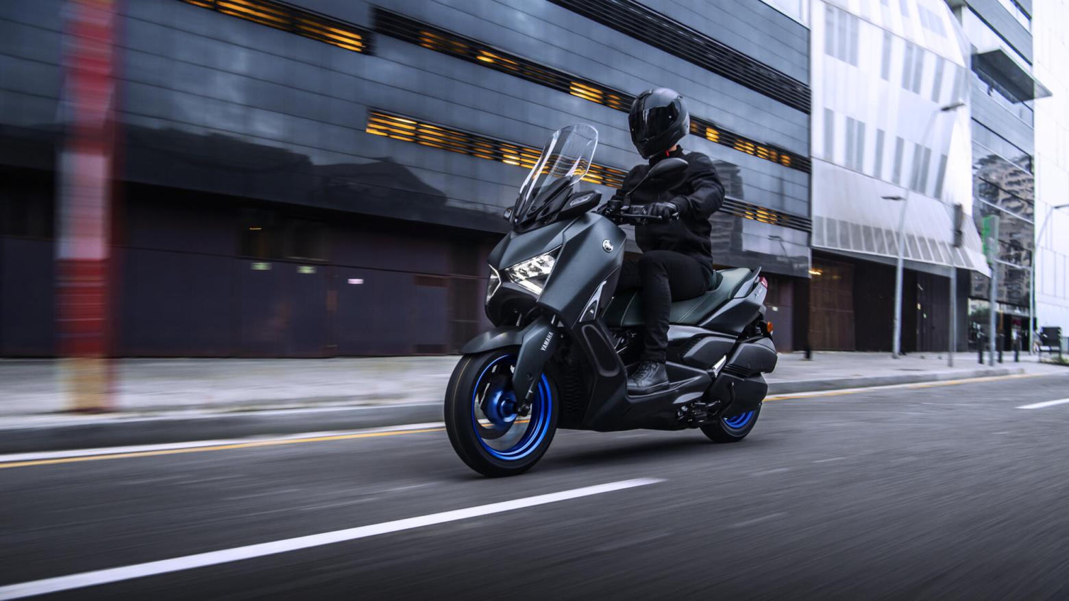 Yamaha  XMAX 250 Motosiklet Özellikleri : Yamaha  XMAX 250 22.5hp Güç, 24.3nm. Tork, 158km/h Top Speed, 250cc Motor Hacmi,  Fiyat : 252500TL Fiyat, , 183kg Ağırlık, Hidrolik tek disk, Ø267 mm (ABS), Hidrolik tek disk, Ø245 mm (ABS) Fren, 120/70-15, 140/70-14