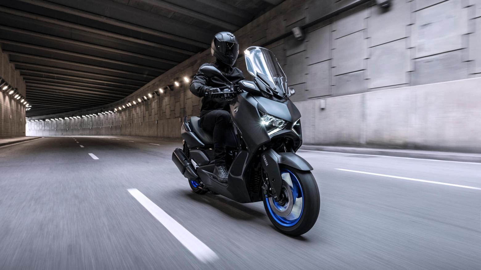 Yamaha  XMAX 250 Motosiklet Özellikleri : Yamaha  XMAX 250 22.5hp Güç, 24.3nm. Tork, 158km/h Top Speed, 250cc Motor Hacmi,  Fiyat : 252500TL Fiyat, , 183kg Ağırlık, Hidrolik tek disk, Ø267 mm (ABS), Hidrolik tek disk, Ø245 mm (ABS) Fren, 120/70-15, 140/70-14