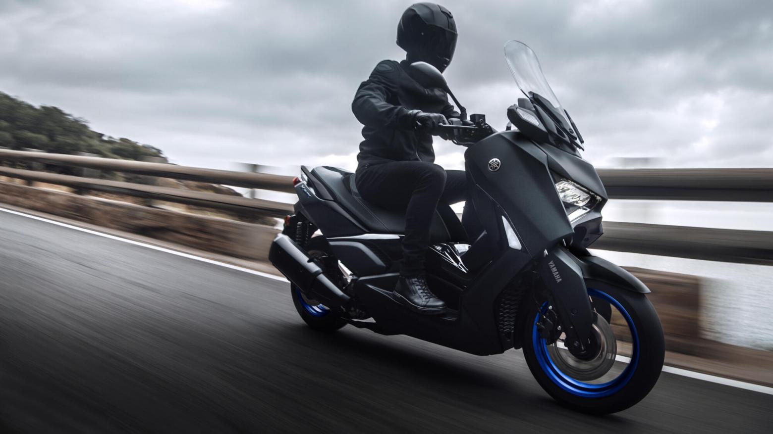 Yamaha  XMAX 250 Motosiklet Özellikleri : Yamaha  XMAX 250 22.5hp Güç, 24.3nm. Tork, 158km/h Top Speed, 250cc Motor Hacmi,  Fiyat : 252500TL Fiyat, , 183kg Ağırlık, Hidrolik tek disk, Ø267 mm (ABS), Hidrolik tek disk, Ø245 mm (ABS) Fren, 120/70-15, 140/70-14
