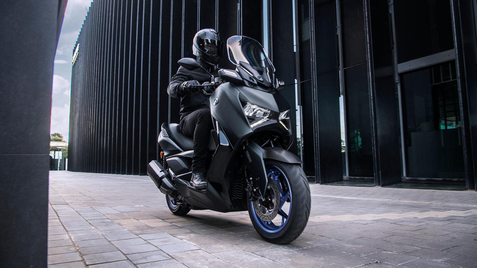 Yamaha  XMAX 250 Motosiklet Özellikleri : Yamaha  XMAX 250 22.5hp Güç, 24.3nm. Tork, 158km/h Top Speed, 250cc Motor Hacmi,  Fiyat : 252500TL Fiyat, , 183kg Ağırlık, Hidrolik tek disk, Ø267 mm (ABS), Hidrolik tek disk, Ø245 mm (ABS) Fren, 120/70-15, 140/70-14