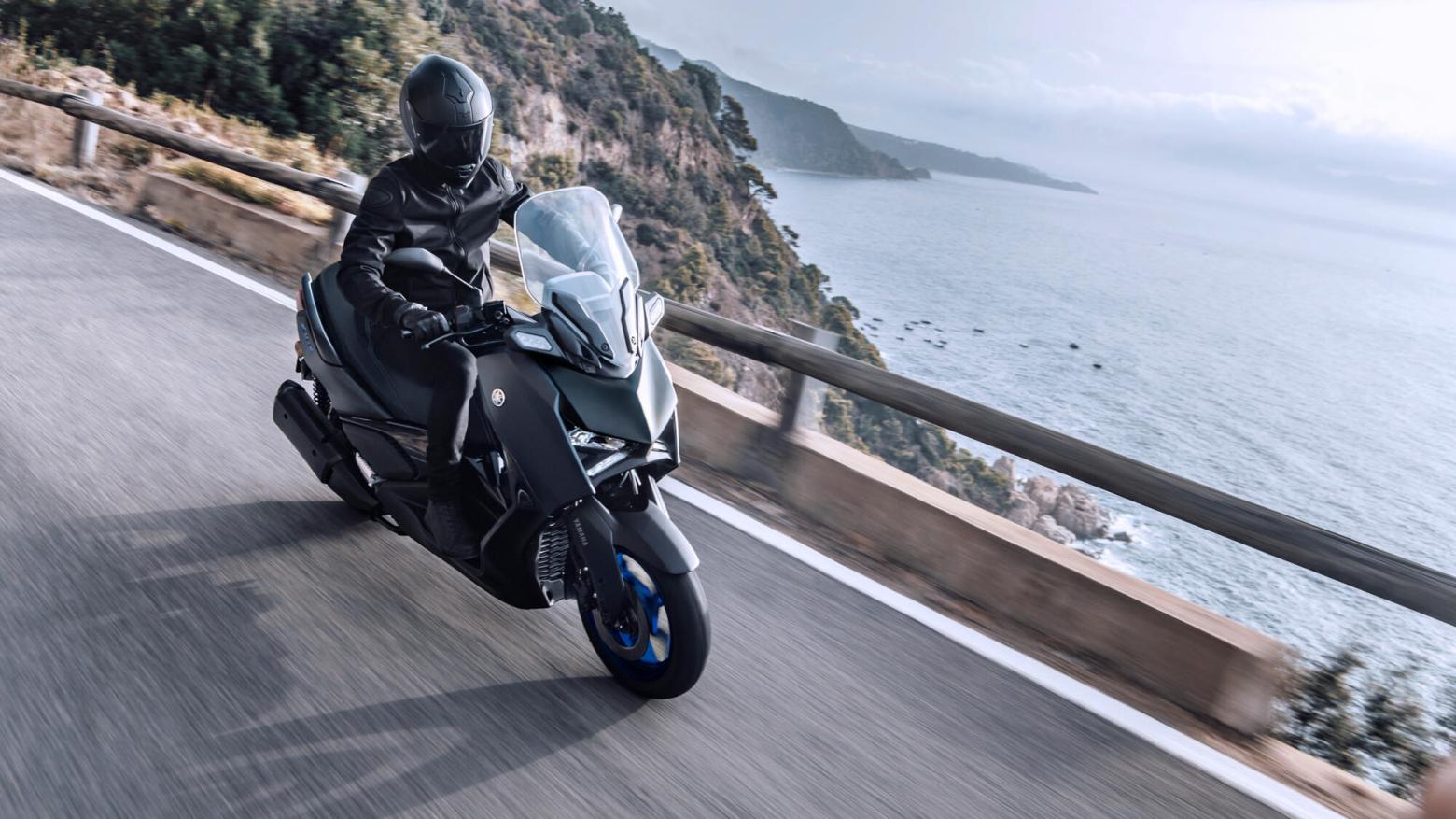 Yamaha  XMAX 250 Motosiklet Özellikleri : Yamaha  XMAX 250 22.5hp Güç, 24.3nm. Tork, 158km/h Top Speed, 250cc Motor Hacmi,  Fiyat : 252500TL Fiyat, , 183kg Ağırlık, Hidrolik tek disk, Ø267 mm (ABS), Hidrolik tek disk, Ø245 mm (ABS) Fren, 120/70-15, 140/70-14