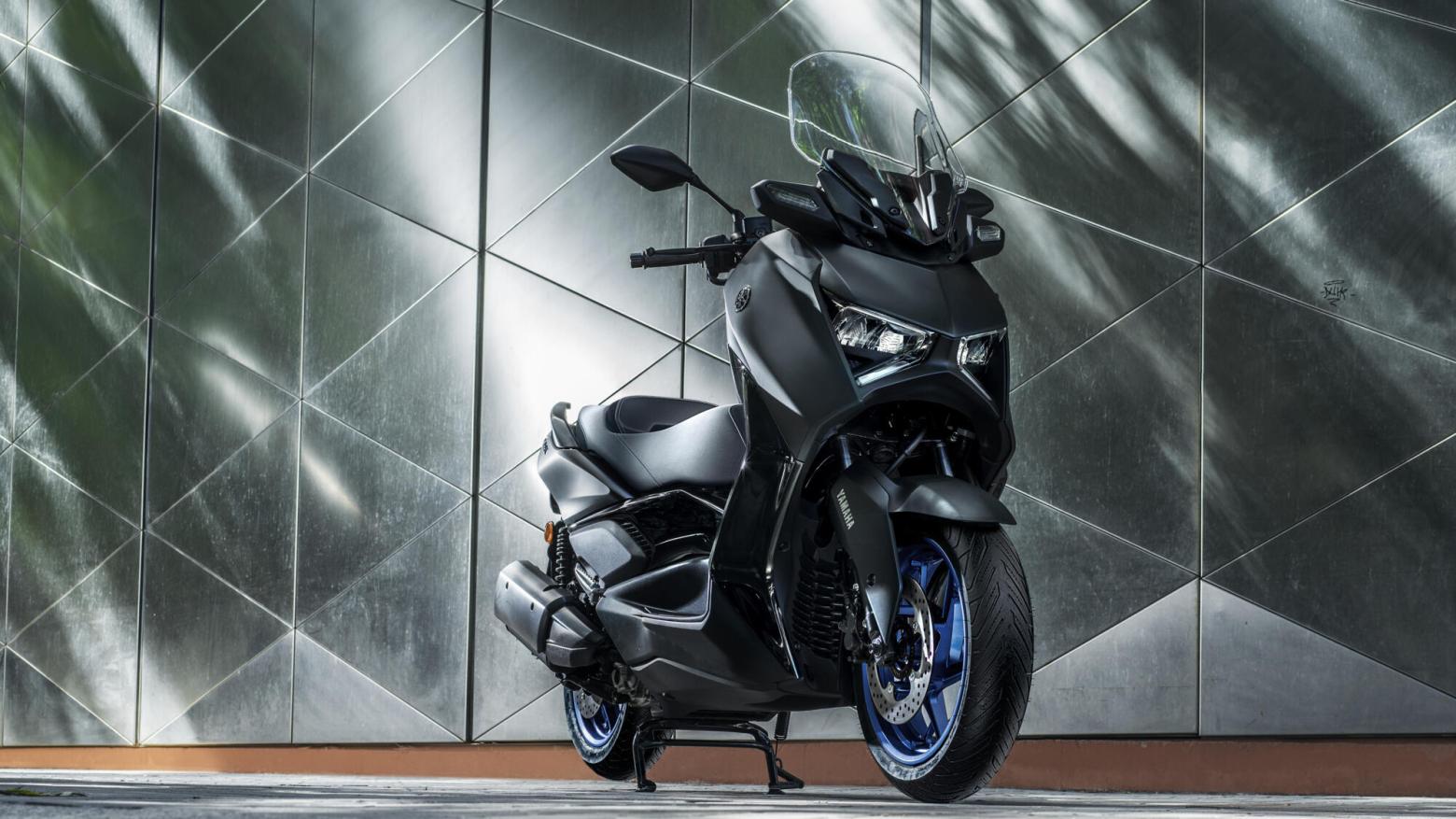 Yamaha  XMAX 250 Motosiklet Özellikleri : Yamaha  XMAX 250 22.5hp Güç, 24.3nm. Tork, 158km/h Top Speed, 250cc Motor Hacmi,  Fiyat : 252500TL Fiyat, , 183kg Ağırlık, Hidrolik tek disk, Ø267 mm (ABS), Hidrolik tek disk, Ø245 mm (ABS) Fren, 120/70-15, 140/70-14