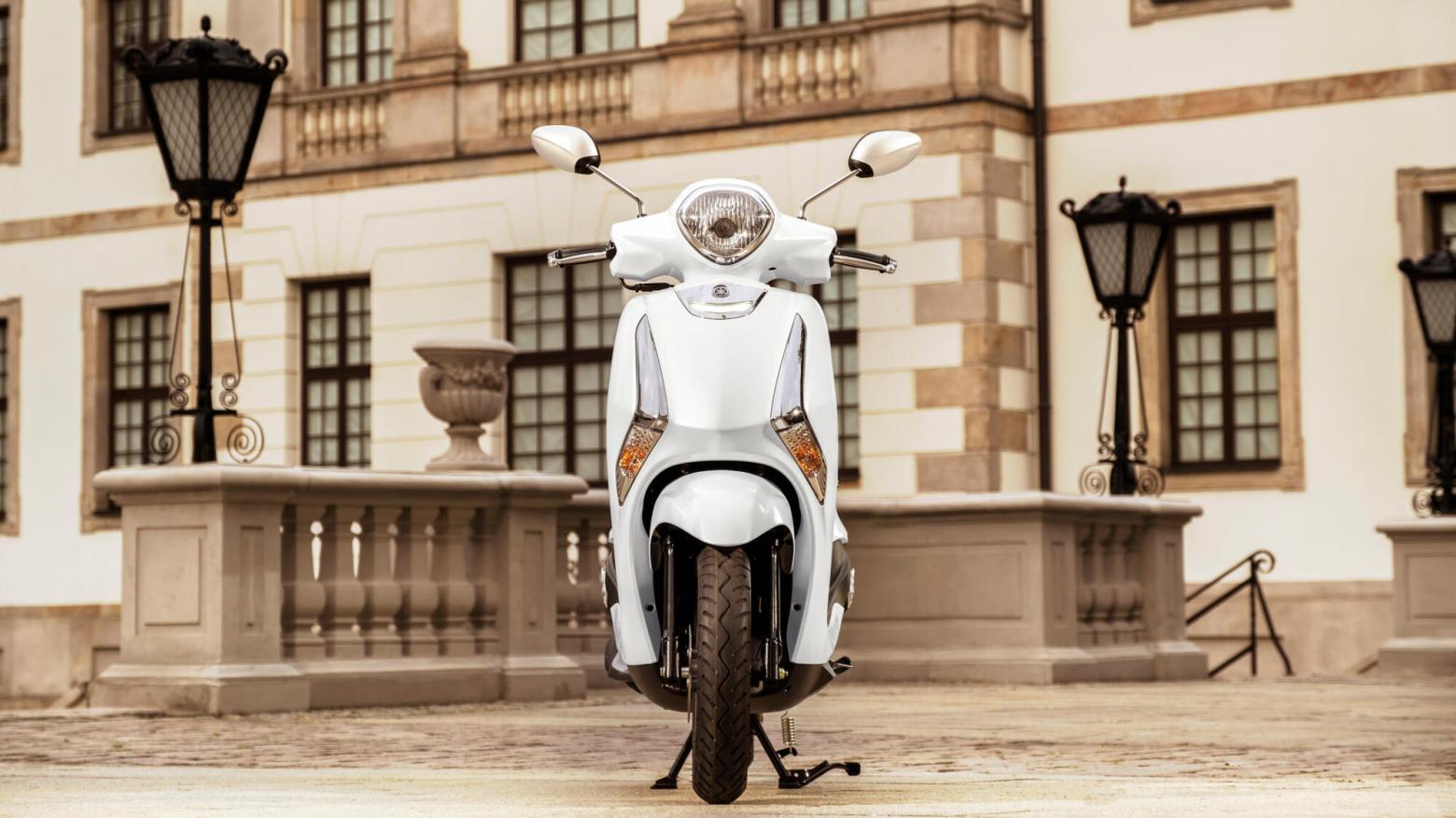 Yamaha Delight 125 Motosiklet Özellikleri : Yamaha Delight 125 8.4hp Güç, 9.8nm. Tork, 100km/h Top Speed, 125cc Motor Hacmi,  Fiyat : 125000TL Fiyat, , 101kg Ağırlık, Ön : Hidrolik tek disk fren Arka : Kampana Fren, Ön : 90/90-12 44J Tubeless Arka : 100/90-10 56J Tubeless