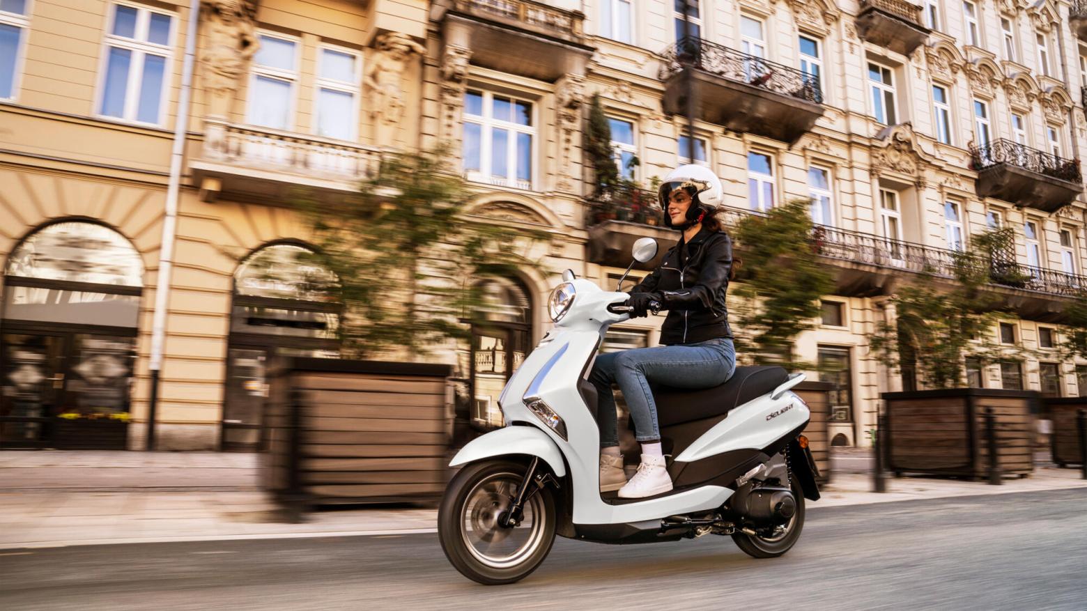 Yamaha Delight 125 Motosiklet Özellikleri : Yamaha Delight 125 8.4hp Güç, 9.8nm. Tork, 100km/h Top Speed, 125cc Motor Hacmi,  Fiyat : 125000TL Fiyat, , 101kg Ağırlık, Ön : Hidrolik tek disk fren Arka : Kampana Fren, Ön : 90/90-12 44J Tubeless Arka : 100/90-10 56J Tubeless
