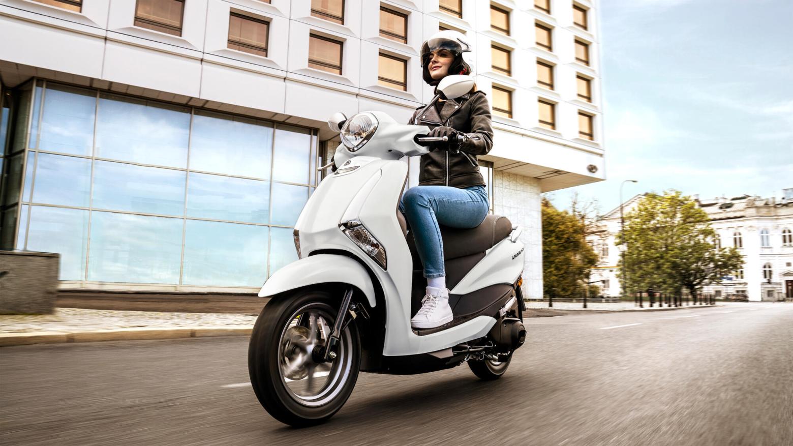 Yamaha Delight 125 Motosiklet Özellikleri : Yamaha Delight 125 8.4hp Güç, 9.8nm. Tork, 100km/h Top Speed, 125cc Motor Hacmi,  Fiyat : 125000TL Fiyat, , 101kg Ağırlık, Ön : Hidrolik tek disk fren Arka : Kampana Fren, Ön : 90/90-12 44J Tubeless Arka : 100/90-10 56J Tubeless