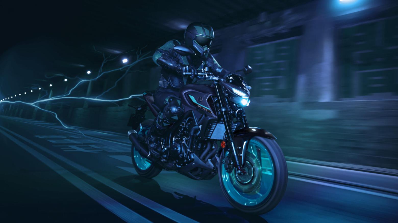 YAMAHA MT-03 Motosiklet Özellikleri : YAMAHA MT-03 42hp Güç, 29.6nm. Tork, 180km/h Top Speed, 300cc Motor Hacmi,  Fiyat : Henüz Ülkemiz de Fiyatı Belli Değil, , 168kg Ağırlık, Ön Hidrolik tek diskli fren, 298 mm; ABS, Arka Hidrolik tek diskli fren, 220 mm; ABS'ler Fren, Ön 110/70R17, Arka 140/70R17
