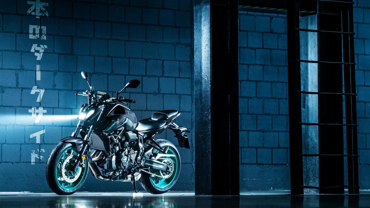 YAMAHA MT-07 Motosiklet Özellikleri : YAMAHA MT-07 73.4hp Güç, 67nm. Tork, 220km/h Top Speed, 700cc Motor Hacmi,  Fiyat : 396000TL Fiyat, , 184kg Ağırlık, Ön Çift 298 mm hidrolik disk; ABS, Arka 245mm hidrolik disk; ABS'ler Fren, Ön 120/70ZR17, Arka 180/55ZR17