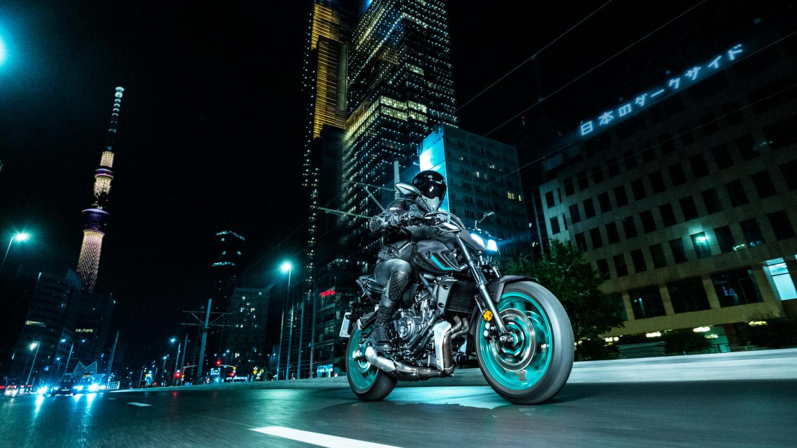 YAMAHA MT-07 Motosiklet Özellikleri : YAMAHA MT-07 73.4hp Güç, 67nm. Tork, 220km/h Top Speed, 700cc Motor Hacmi,  Fiyat : 396000TL Fiyat, , 184kg Ağırlık, Ön Çift 298 mm hidrolik disk; ABS, Arka 245mm hidrolik disk; ABS'ler Fren, Ön 120/70ZR17, Arka 180/55ZR17