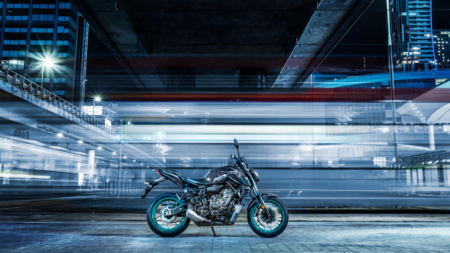 YAMAHA MT-07 Motosiklet Özellikleri : YAMAHA MT-07 73.4hp Güç, 67nm. Tork, 220km/h Top Speed, 700cc Motor Hacmi,  Fiyat : 396000TL Fiyat, , 184kg Ağırlık, Ön Çift 298 mm hidrolik disk; ABS, Arka 245mm hidrolik disk; ABS'ler Fren, Ön 120/70ZR17, Arka 180/55ZR17