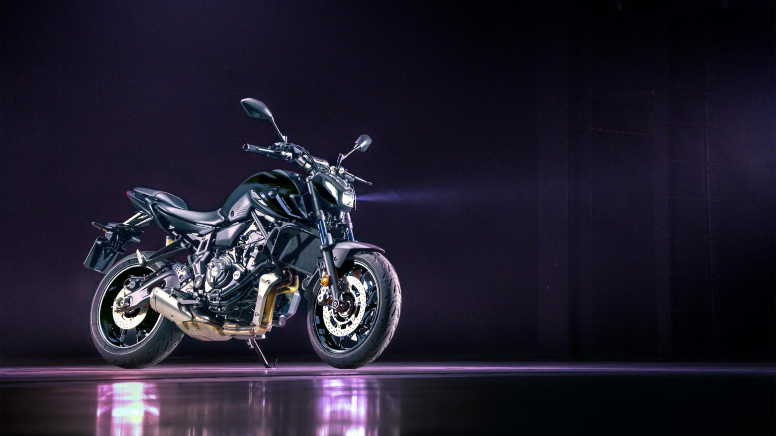 Yamaha MT-07 Pure Motosiklet Özellikleri : Yamaha MT-07 Pure 72.4hp Güç, 67nm. Tork, 230km/h Top Speed, 700cc Motor Hacmi,  Fiyat : 372000TL Fiyat, , 184kg Ağırlık, Ön fren: Hidrolik ikili disk, Ø 298 mm Arka fren: Hidrolik tek disk, Ø245 mm Fren, 120/70 ZR 17M/C(58W) (Tubeless), 180/55 ZR 17M/C(73W) (Tubeless)