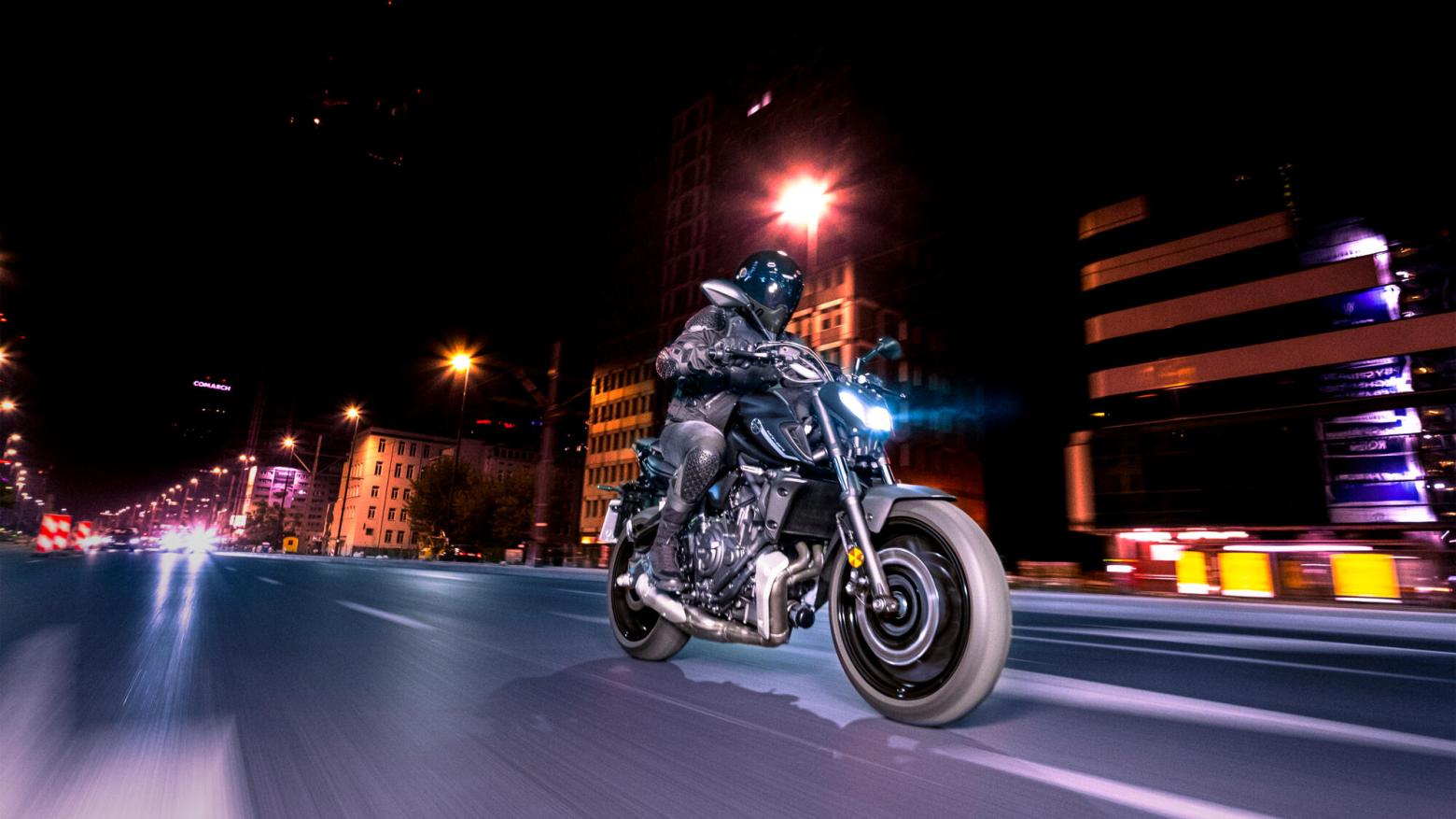 Yamaha MT-07 Pure Motosiklet Özellikleri : Yamaha MT-07 Pure 72.4hp Güç, 67nm. Tork, 230km/h Top Speed, 700cc Motor Hacmi,  Fiyat : 372000TL Fiyat, , 184kg Ağırlık, Ön fren: Hidrolik ikili disk, Ø 298 mm Arka fren: Hidrolik tek disk, Ø245 mm Fren, 120/70 ZR 17M/C(58W) (Tubeless), 180/55 ZR 17M/C(73W) (Tubeless)