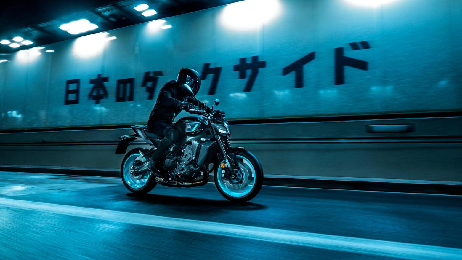 YAMAHA MT-09 Motosiklet Özellikleri : YAMAHA MT-09 117.3hp Güç, 93nm. Tork, 270km/h Top Speed, 900cc Motor Hacmi,  Fiyat : 525300TL Fiyat, , 189kg Ağırlık, Ön: Hidrolik çift disk, Ø 298 mm Arka: Hidrolik tek disk, Ø 245 mm Fren, 120/70 ZR17M/C (58W) Tubeless, 180/55 ZR17M/C (73W) Tubeless