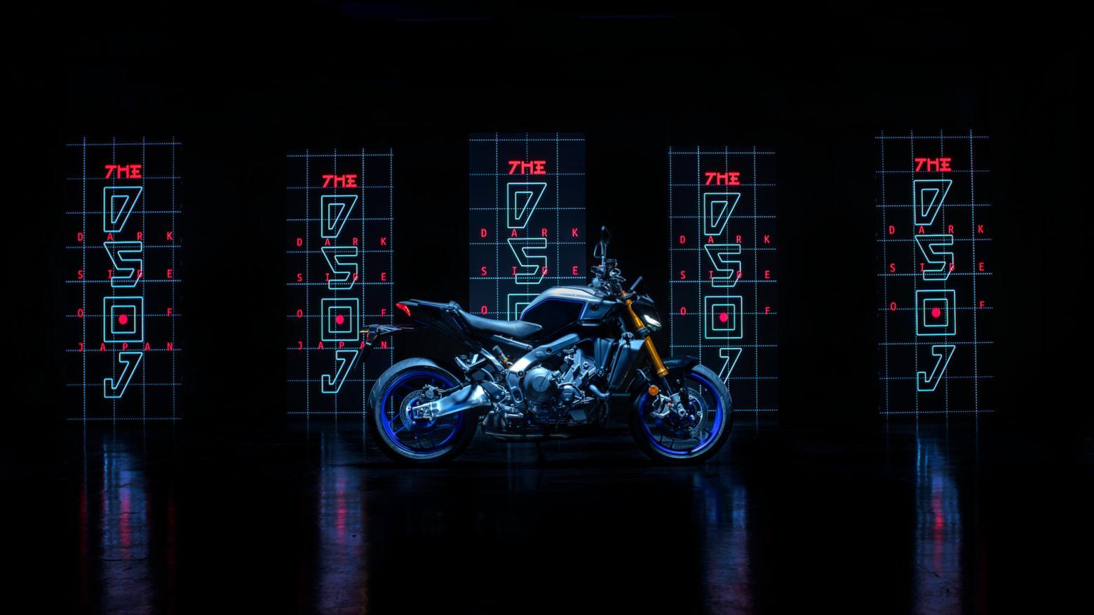 YAMAHA MT-09 Motosiklet Özellikleri : YAMAHA MT-09 119hp Güç, 93nm. Tork, 250km/h Top Speed, 900cc Motor Hacmi,  Fiyat : 581000TL Fiyat, , 193kg Ağırlık, Ön Çift 298 mm hidrolik disk; ABS, Arka 245mm hidrolik disk; ABS'ler Fren, Ön 120/70ZR17, Arka 180/55ZR17 (Bridgestone® Battlax Hypersport S23)