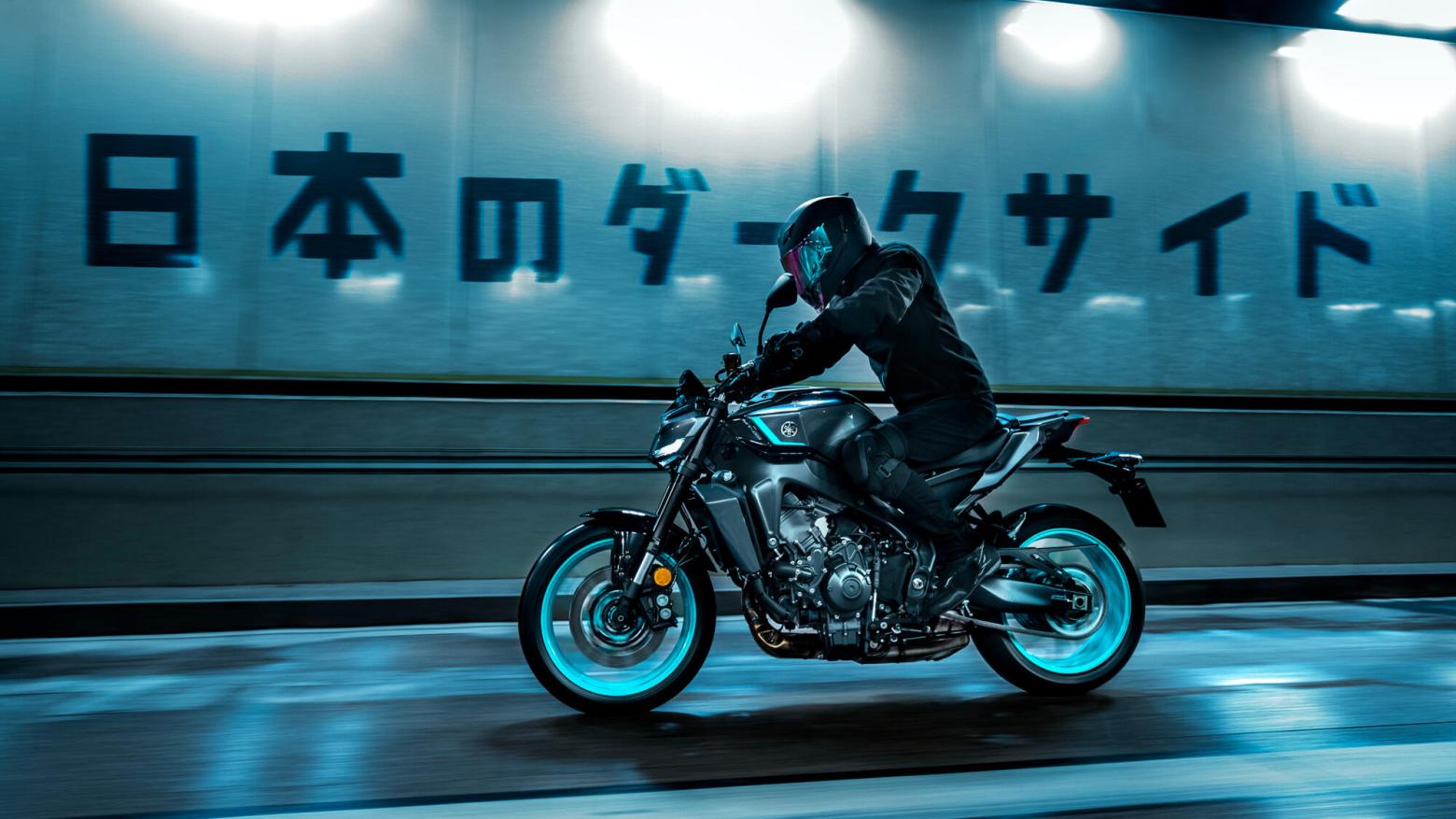 YAMAHA MT-09 Motosiklet Özellikleri : YAMAHA MT-09 117.3hp Güç, 93nm. Tork, 270km/h Top Speed, 900cc Motor Hacmi,  Fiyat : 525300TL Fiyat, , 189kg Ağırlık, Ön: Hidrolik çift disk, Ø 298 mm Arka: Hidrolik tek disk, Ø 245 mm Fren, 120/70 ZR17M/C (58W) Tubeless, 180/55 ZR17M/C (73W) Tubeless