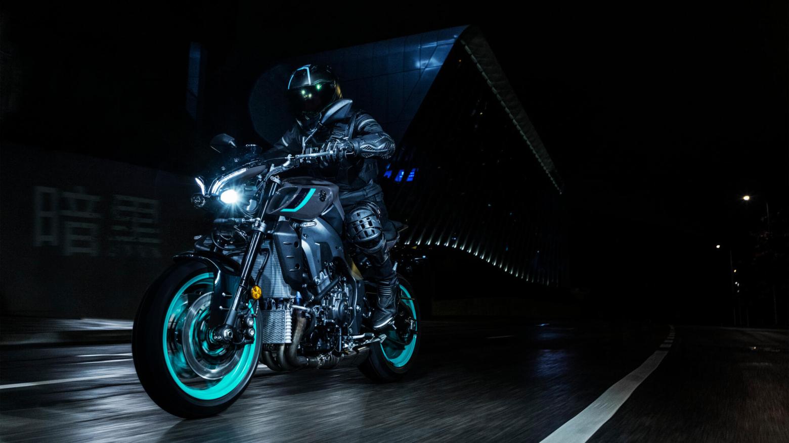 YAMAHA MT-10 Motosiklet Özellikleri : YAMAHA MT-10 166hp Güç, 112nm. Tork, 290km/h Top Speed, 1000cc Motor Hacmi,  Fiyat : 814000TL Fiyat, , 212kg Ağırlık, Ön Çift 320mm hidrolik disk; ABS, Arka 220mm hidrolik disk; ABS'ler Fren, Ön 120/70ZR17, Arka 190/55ZR17 (Bridgestone® Battlax Hypersport S22)