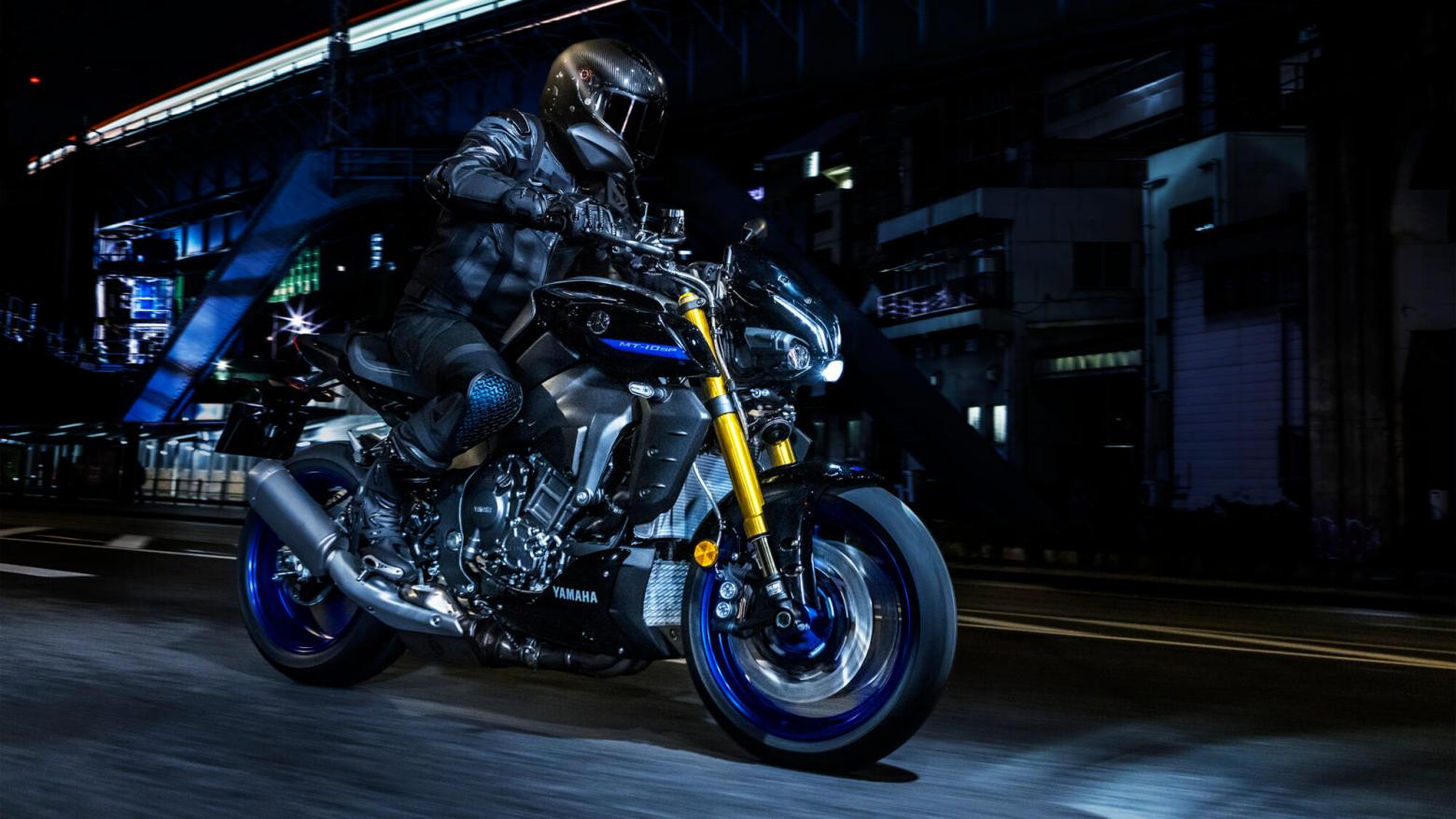 YAMAHA MT-10 SP Motosiklet Özellikleri : YAMAHA MT-10 SP 166hp Güç, 112nm. Tork, 290km/h Top Speed, 1000cc Motor Hacmi,  Fiyat : 969500TL Fiyat, , 214kg Ağırlık, Ön Hidrolik çift diskli fren, Ø 320 mm, Arka Hidrolik tek diskli fren, Ø 220 mm Fren, Ön 120/70 ZR17M/C (58W) Tüpsüz, Arka 190/55 ZR17M/C (75W) Tüpsüz (Bridgestone® Battlax Hypersport S22)