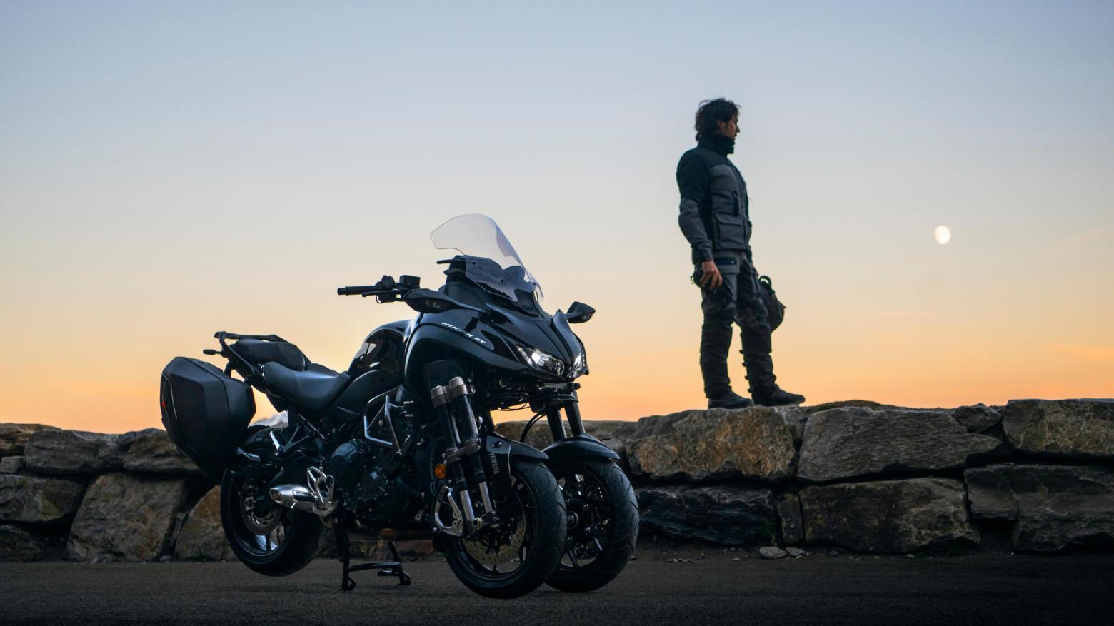 Yamaha Niken GT Motosiklet Özellikleri : Yamaha Niken GT 115hp Güç, 90.7nm. Tork, 240km/h Top Speed, 900cc Motor Hacmi,  Fiyat : 914500TL Fiyat, , 270kg Ağırlık, ÖN 298 mm hidrolik disk, ARKA 282 mm hidrolik disk ABS Fren, ÖN 120/70R15M / C 56V, ARKA 190/55R17M / C 75V
