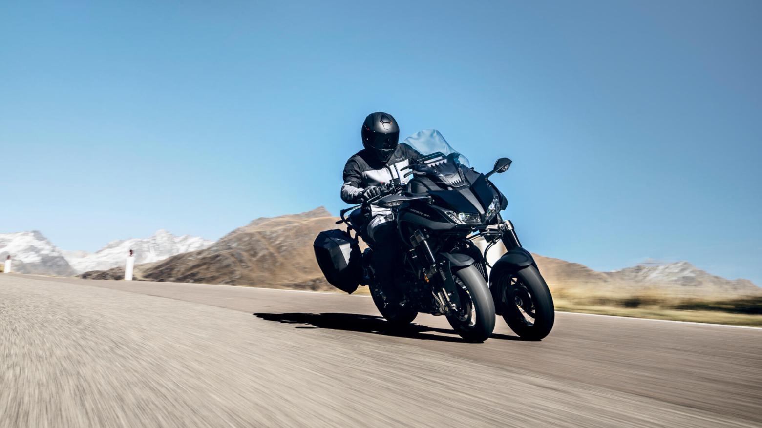 Yamaha Niken GT Motosiklet Özellikleri : Yamaha Niken GT 115hp Güç, 90.7nm. Tork, 240km/h Top Speed, 900cc Motor Hacmi,  Fiyat : 914500TL Fiyat, , 270kg Ağırlık, ÖN 298 mm hidrolik disk, ARKA 282 mm hidrolik disk ABS Fren, ÖN 120/70R15M / C 56V, ARKA 190/55R17M / C 75V