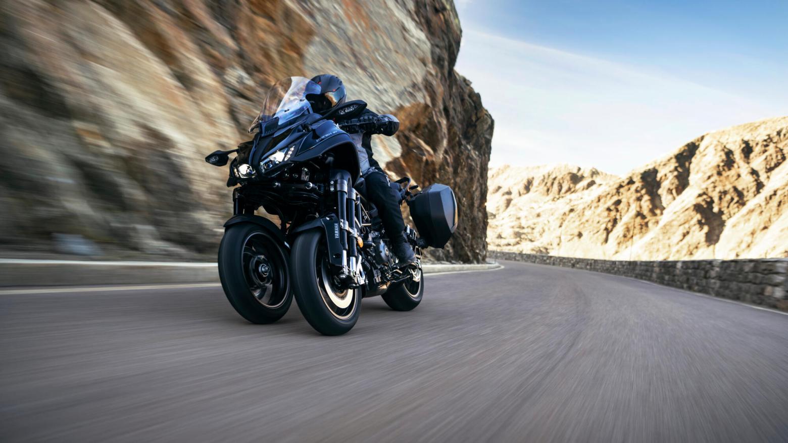 Yamaha Niken GT Motosiklet Özellikleri : Yamaha Niken GT 115hp Güç, 90.7nm. Tork, 240km/h Top Speed, 900cc Motor Hacmi,  Fiyat : 914500TL Fiyat, , 270kg Ağırlık, ÖN 298 mm hidrolik disk, ARKA 282 mm hidrolik disk ABS Fren, ÖN 120/70R15M / C 56V, ARKA 190/55R17M / C 75V
