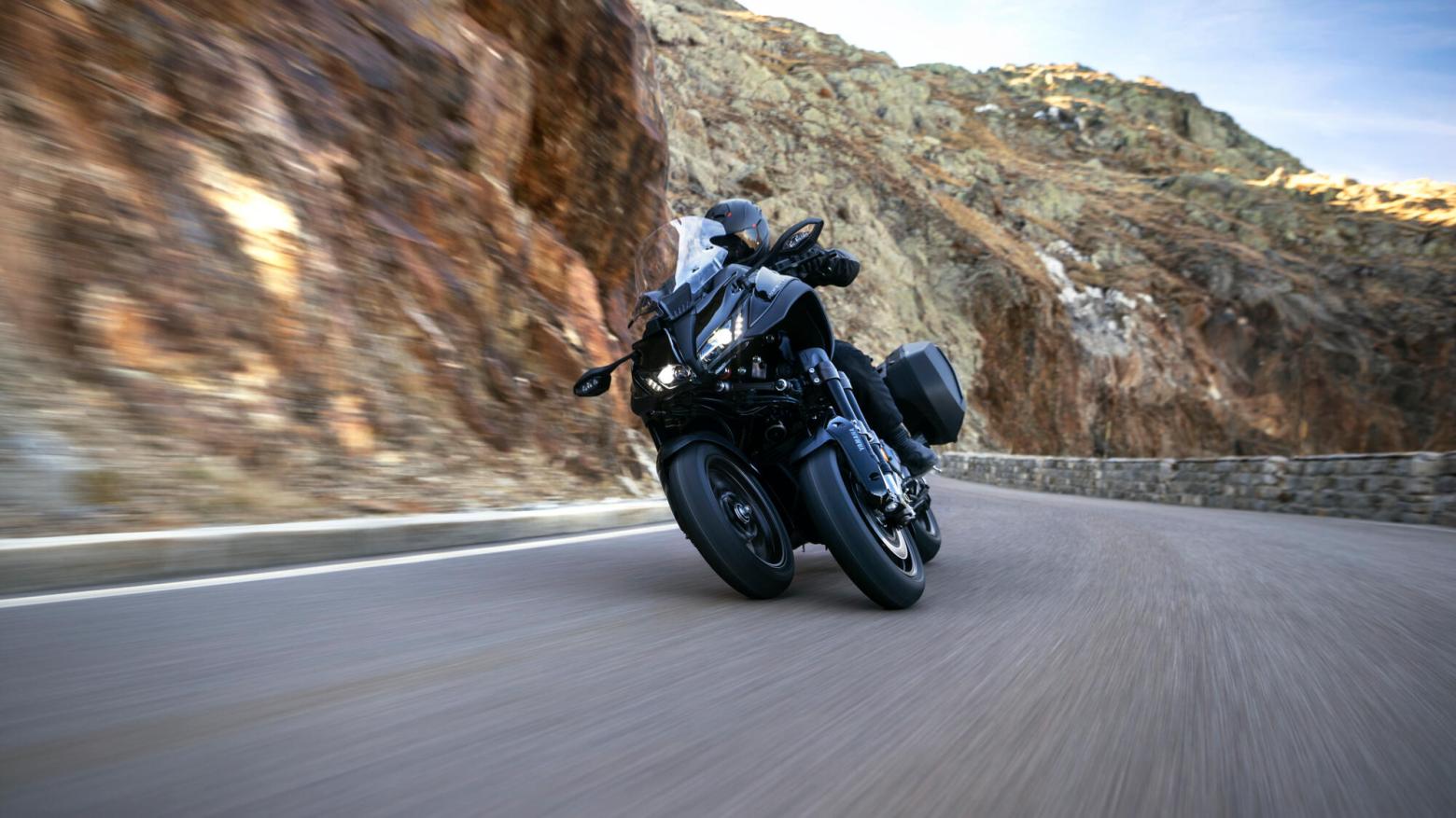 Yamaha Niken GT Motosiklet Özellikleri : Yamaha Niken GT 115hp Güç, 90.7nm. Tork, 240km/h Top Speed, 900cc Motor Hacmi,  Fiyat : 914500TL Fiyat, , 270kg Ağırlık, ÖN 298 mm hidrolik disk, ARKA 282 mm hidrolik disk ABS Fren, ÖN 120/70R15M / C 56V, ARKA 190/55R17M / C 75V