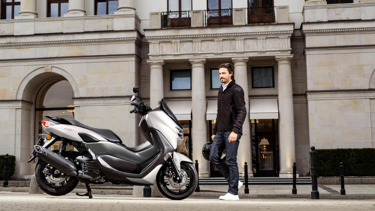 Yamaha NMAX125 Motosiklet Özellikleri : Yamaha NMAX125 12.2hp Güç, 11.2nm. Tork, 120km/h Top Speed, 125cc Motor Hacmi,  Fiyat : 153000TL Fiyat, , 131kg Ağırlık, Ön Arka ABS Hidrolik Tek Disk Fren Fren, 110/70-13M/C 48P  130/70-13M/C 63P 