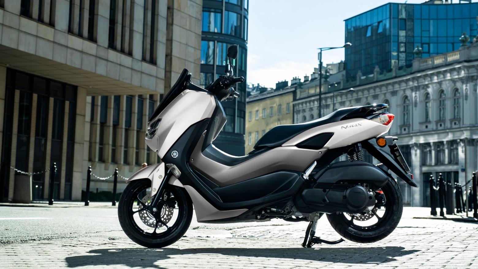 Yamaha NMAX125 Motosiklet Özellikleri : Yamaha NMAX125 12.2hp Güç, 11.2nm. Tork, 120km/h Top Speed, 125cc Motor Hacmi,  Fiyat : 153000TL Fiyat, , 131kg Ağırlık, Ön Arka ABS Hidrolik Tek Disk Fren Fren, 110/70-13M/C 48P  130/70-13M/C 63P 