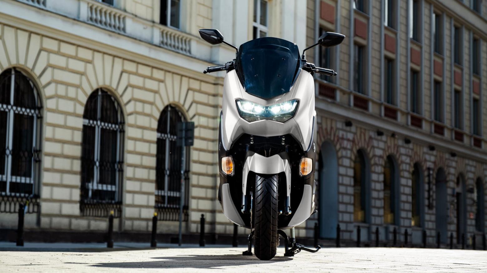 Yamaha NMAX125 Motosiklet Özellikleri : Yamaha NMAX125 12.2hp Güç, 11.2nm. Tork, 120km/h Top Speed, 125cc Motor Hacmi,  Fiyat : 153000TL Fiyat, , 131kg Ağırlık, Ön Arka ABS Hidrolik Tek Disk Fren Fren, 110/70-13M/C 48P  130/70-13M/C 63P 