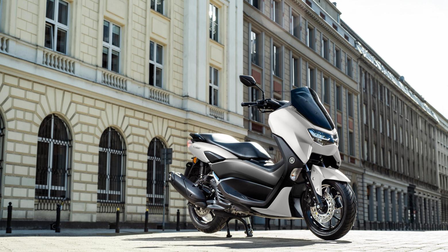 Yamaha NMAX125 Motosiklet Özellikleri : Yamaha NMAX125 12.2hp Güç, 11.2nm. Tork, 120km/h Top Speed, 125cc Motor Hacmi,  Fiyat : 153000TL Fiyat, , 131kg Ağırlık, Ön Arka ABS Hidrolik Tek Disk Fren Fren, 110/70-13M/C 48P  130/70-13M/C 63P 
