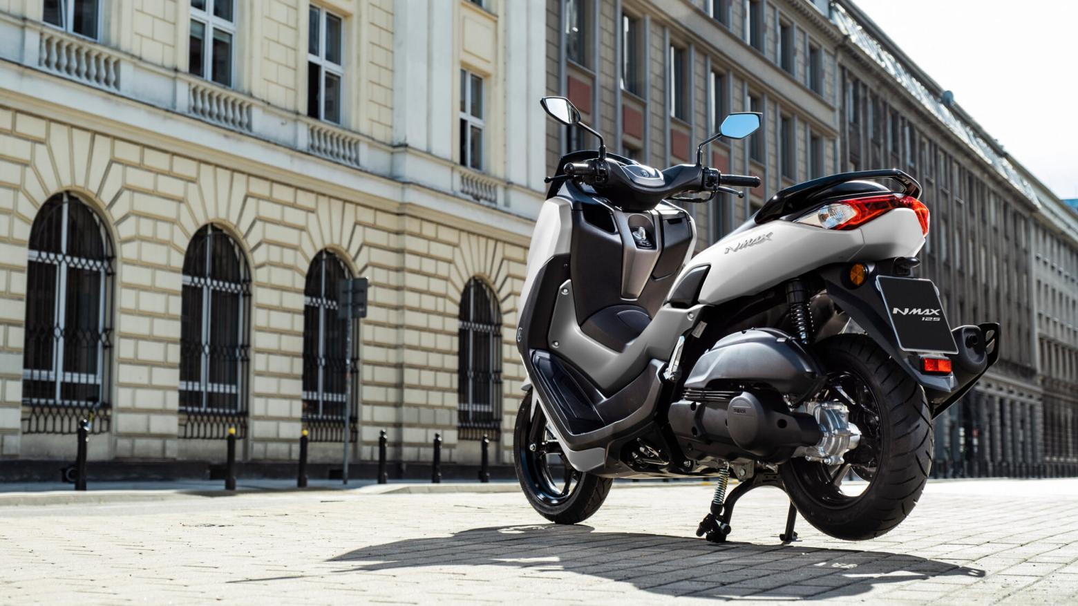 Yamaha NMAX125 Motosiklet Özellikleri : Yamaha NMAX125 12.2hp Güç, 11.2nm. Tork, 120km/h Top Speed, 125cc Motor Hacmi,  Fiyat : 153000TL Fiyat, , 131kg Ağırlık, Ön Arka ABS Hidrolik Tek Disk Fren Fren, 110/70-13M/C 48P  130/70-13M/C 63P 