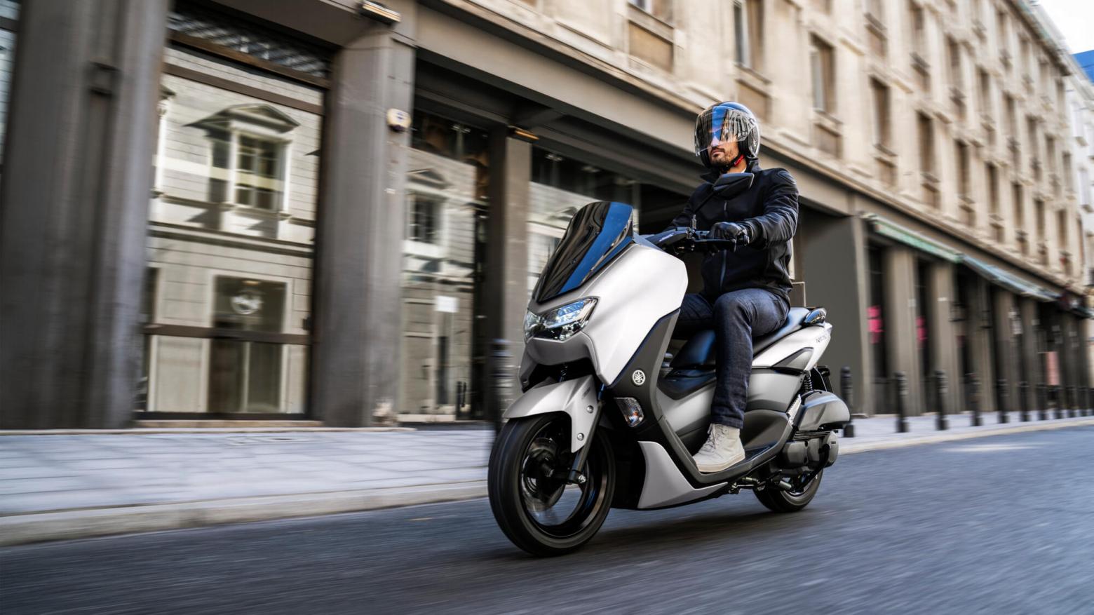 Yamaha NMAX125 Motosiklet Özellikleri : Yamaha NMAX125 12.2hp Güç, 11.2nm. Tork, 120km/h Top Speed, 125cc Motor Hacmi,  Fiyat : 153000TL Fiyat, , 131kg Ağırlık, Ön Arka ABS Hidrolik Tek Disk Fren Fren, 110/70-13M/C 48P  130/70-13M/C 63P 