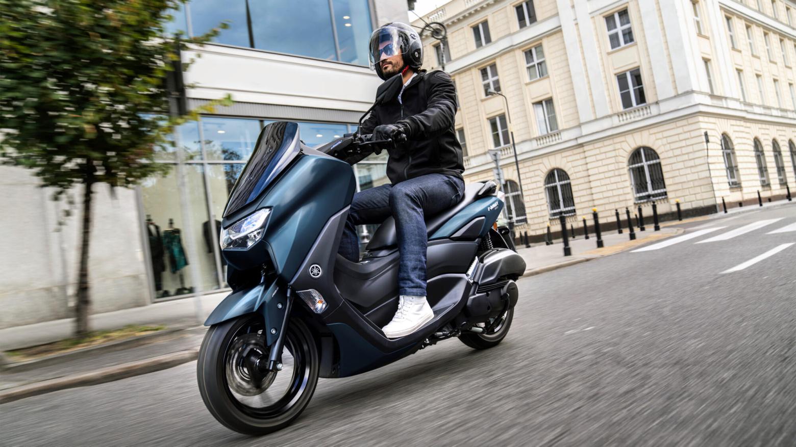 Yamaha NMAX 155 Motosiklet Özellikleri : Yamaha NMAX 155 15.1hp Güç, 14nm. Tork, 130km/h Top Speed, 150cc Motor Hacmi,  Fiyat : 175000TL Fiyat, , 131kg Ağırlık, Ön Arka ABS Hidrolik Tek Disk Fren Fren, 110/70-13M/C 48P  130/70-13M/C 63P 