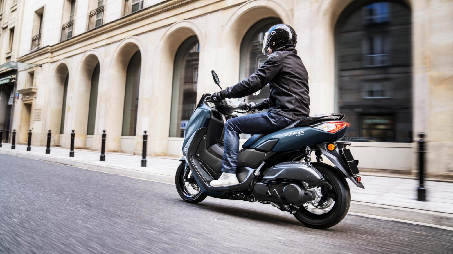Yamaha NMAX 155 Motosiklet Özellikleri : Yamaha NMAX 155 15.1hp Güç, 14nm. Tork, 130km/h Top Speed, 150cc Motor Hacmi,  Fiyat : 175000TL Fiyat, , 131kg Ağırlık, Ön Arka ABS Hidrolik Tek Disk Fren Fren, 110/70-13M/C 48P  130/70-13M/C 63P 